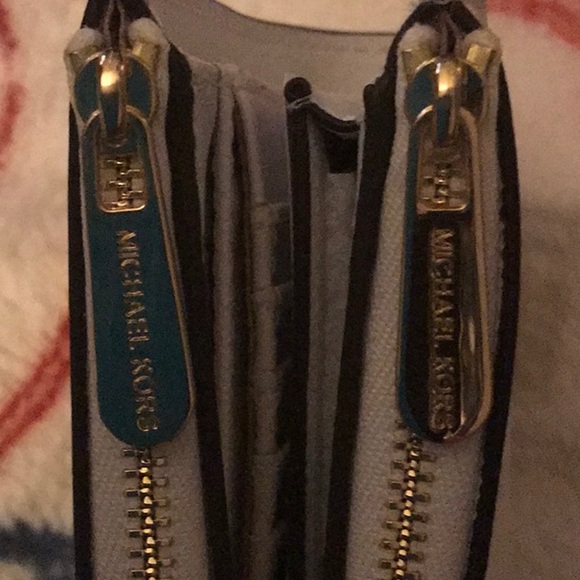 White Michael Kors wallet - Picture 4 of 4